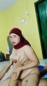 Umi Hijab Merah Wot