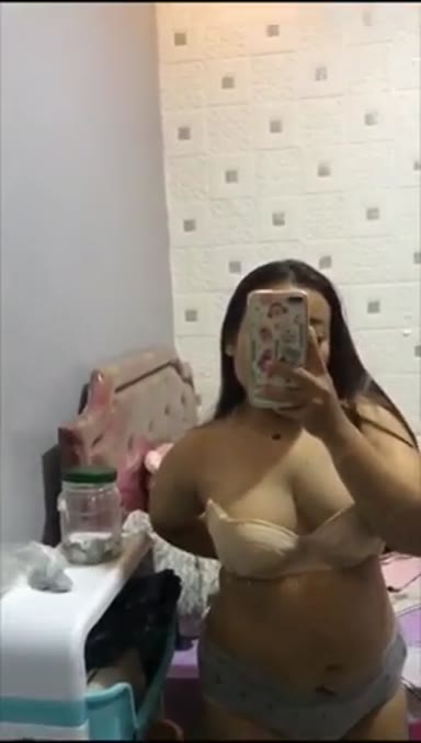 Janda Pirang Kirim Pap Telanjang