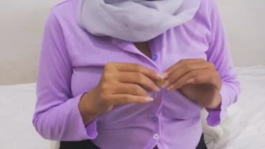 Istri Binal Hijaber Putih